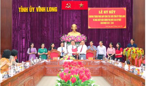 Nhà xuất bản Chính trị quốc gia Sự thật và Tỉnh ủy Vĩnh Long ký kết Chương trình phối hợp công tác